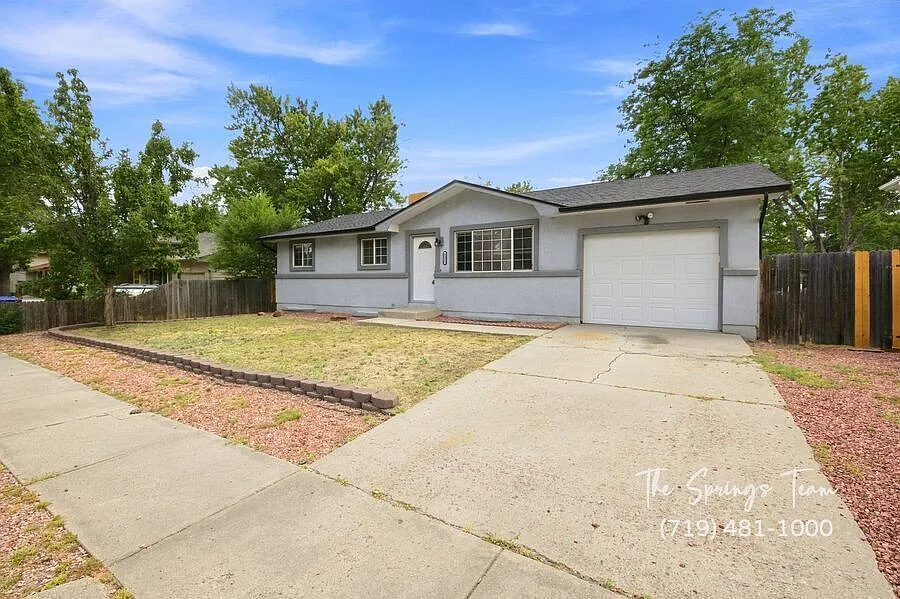 Spacious 5 Bd Home With Fenced Yard & Flexible Living Space! — Photo 1