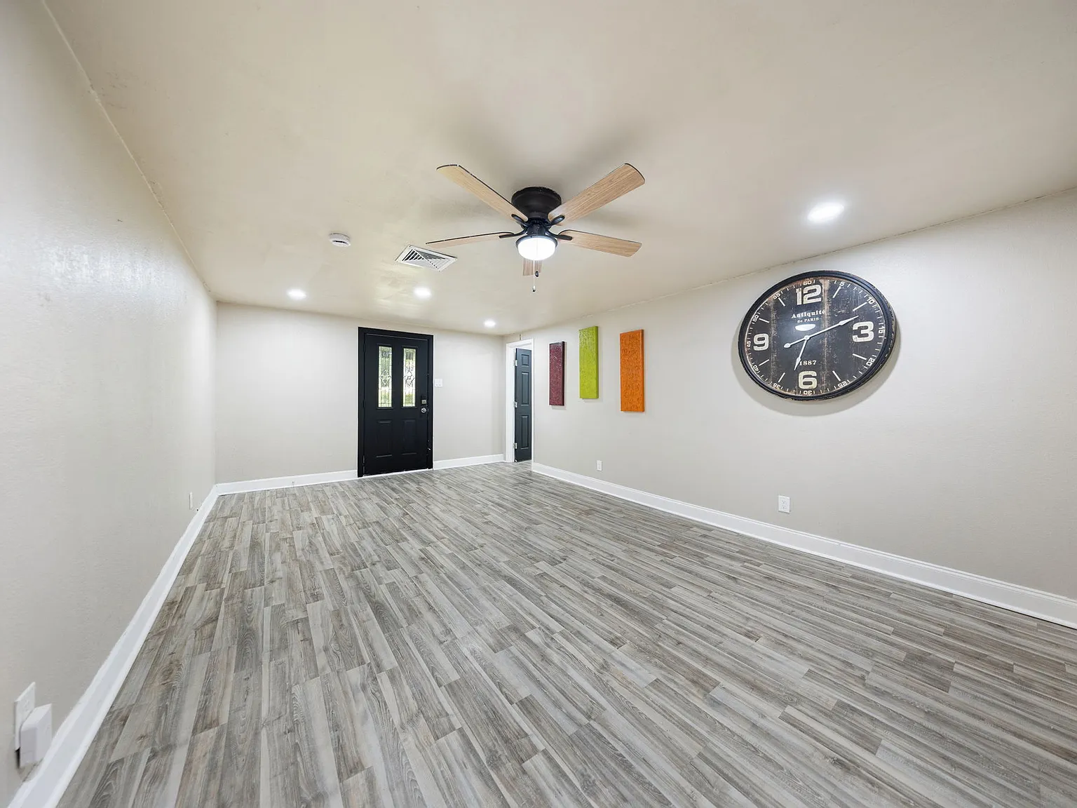9 bed, 2894 sqft, $3,495 — Photo 2