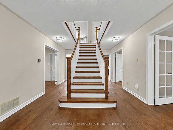 3rd image of 37 Falling Brook Dr