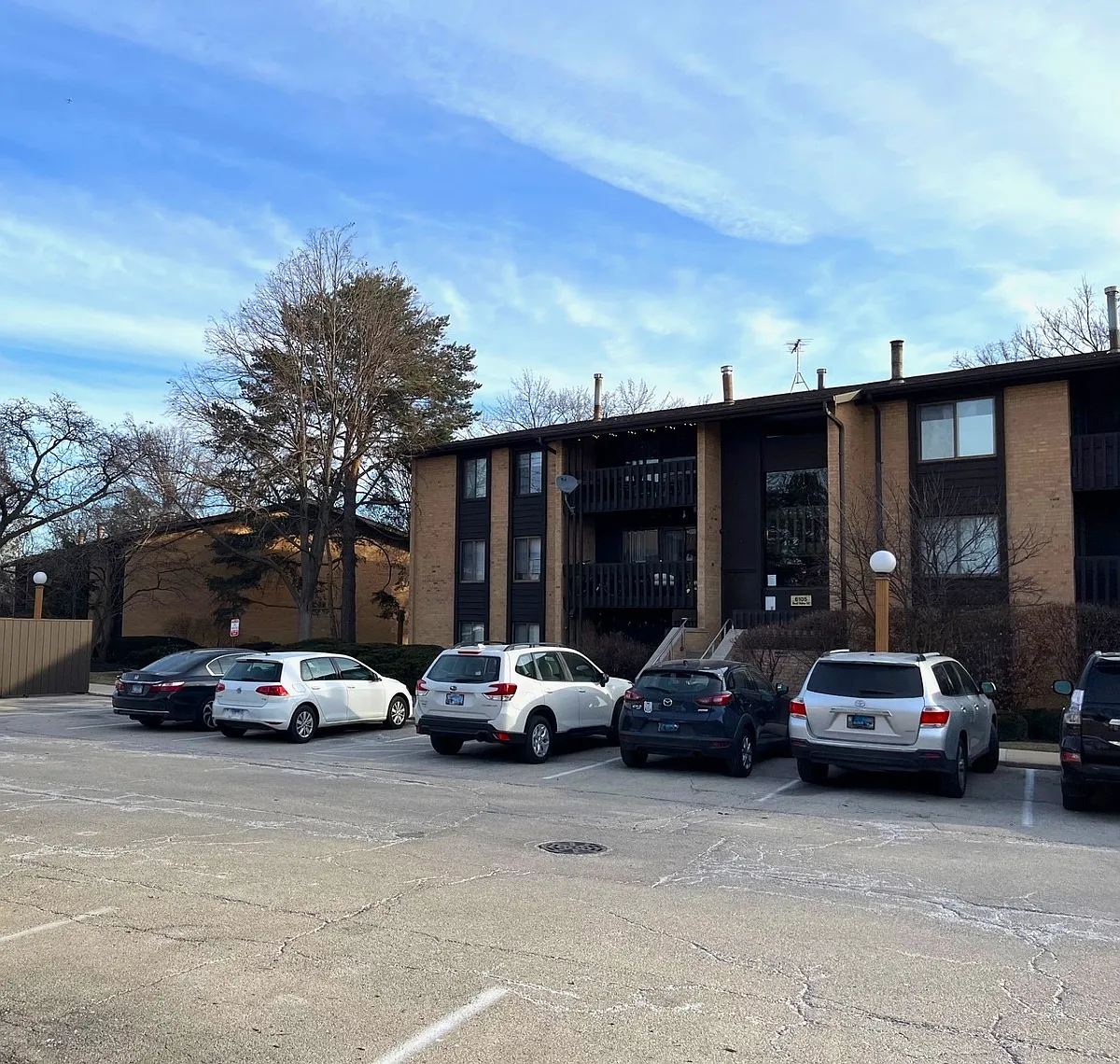 Building Photo - 6105 Knoll Valley Dr #104