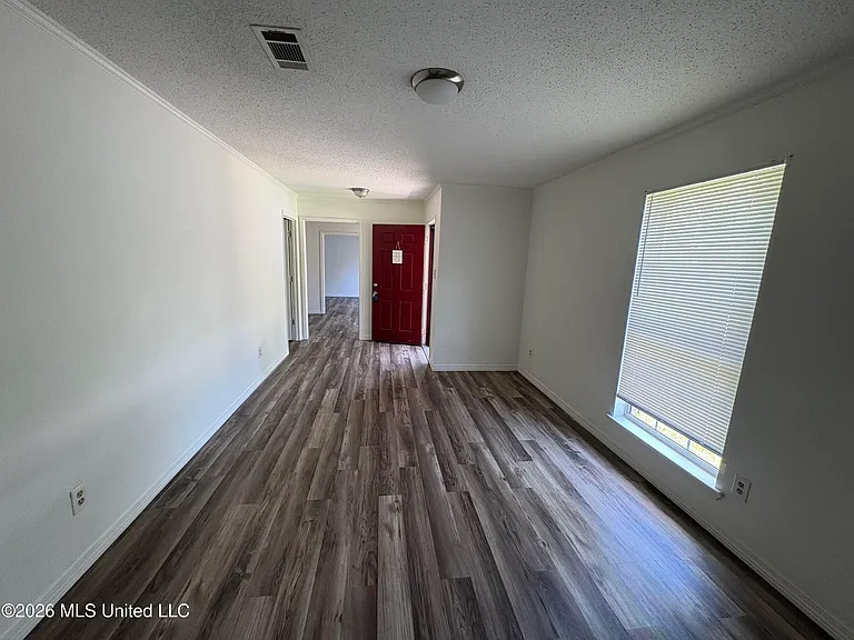 104 Olympic Cir — Photo 3