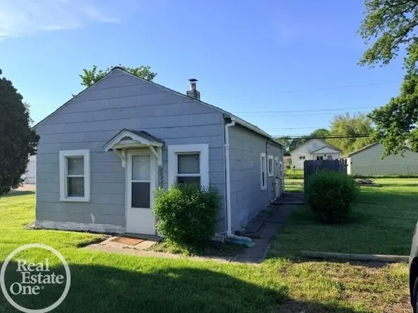 20735 Webster St, Clinton Township, MI 48035