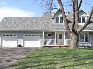 1983 Edgewater Ave, Arden Hills, MN 55112