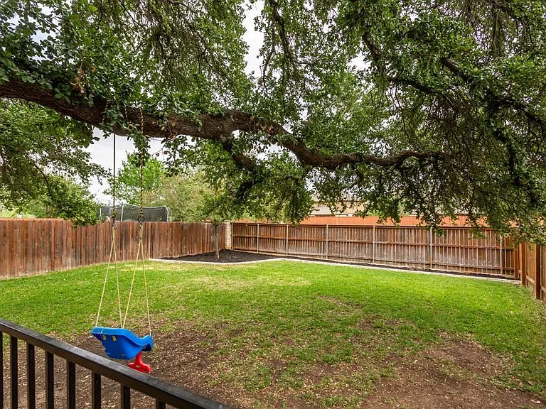 11217 Persimmon Gap Dr — Photo 29