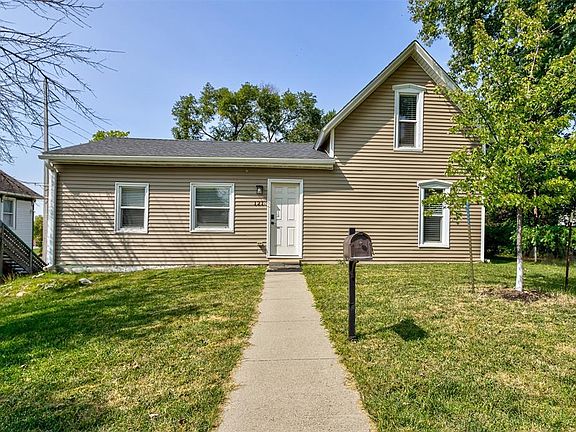 2nd image of 121 Kingsbury Ave
