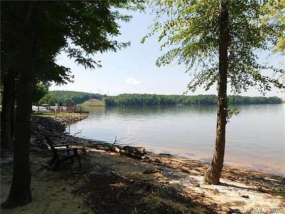 3rd image of 3205 Ashwood Park Dr
