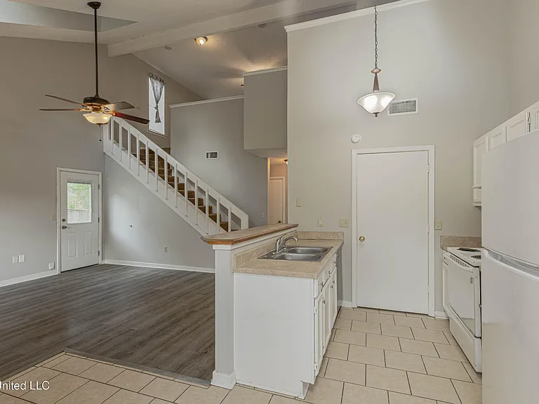 183 Cumberland Rd #B — Photo 10