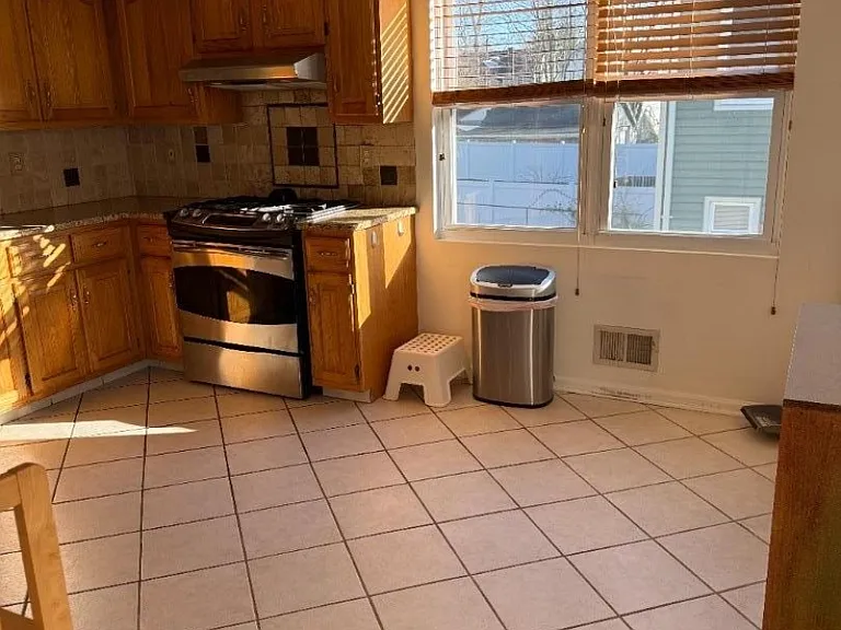 518 Downer St — Photo 8