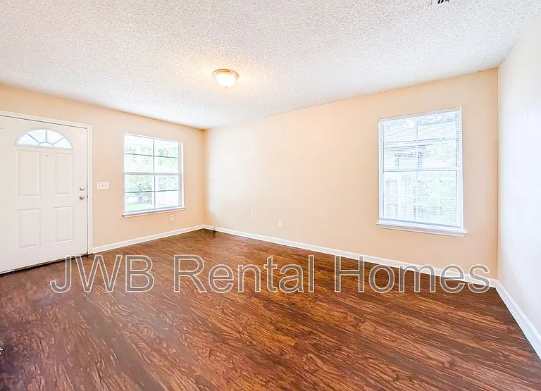 3035 Fitzgerald St — Photo 5