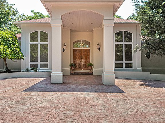 2nd image of 2912 Summershade Ln