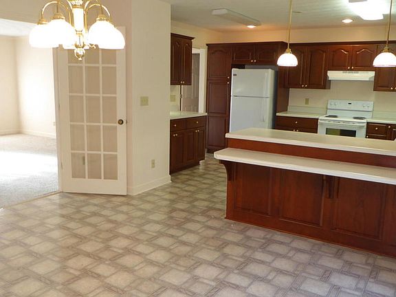 4th image of 100 Brookshire Dr