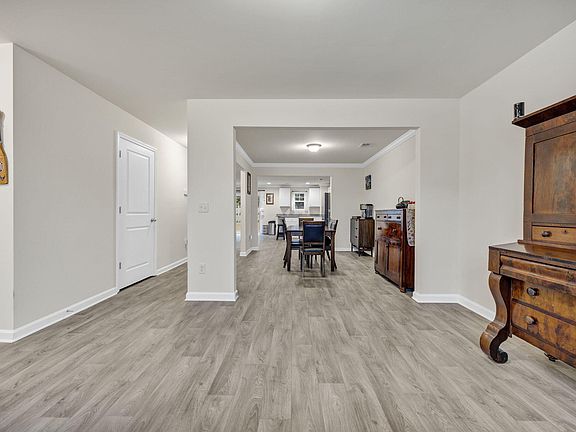 4th image of 169 Carriagebrook Cir