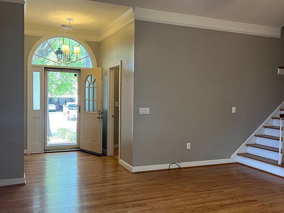 3rd image of 131 Windstone Dr