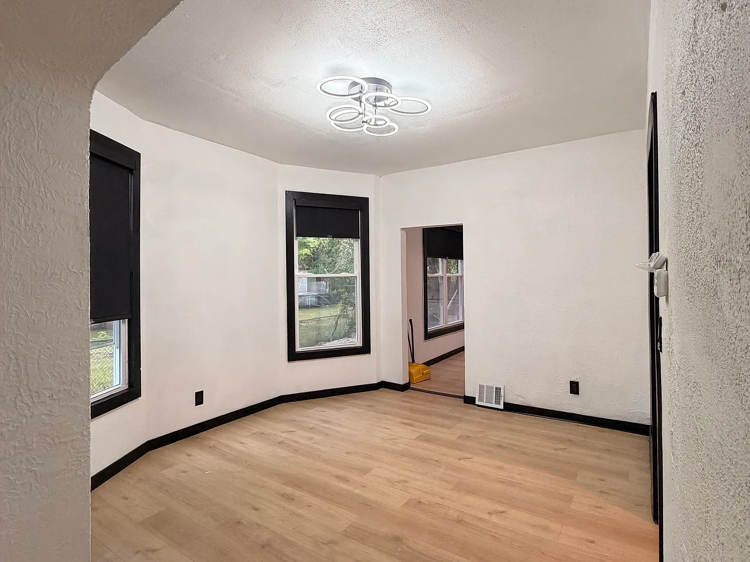 3 bed, 1050 sqft, $1,500 — Photo 4