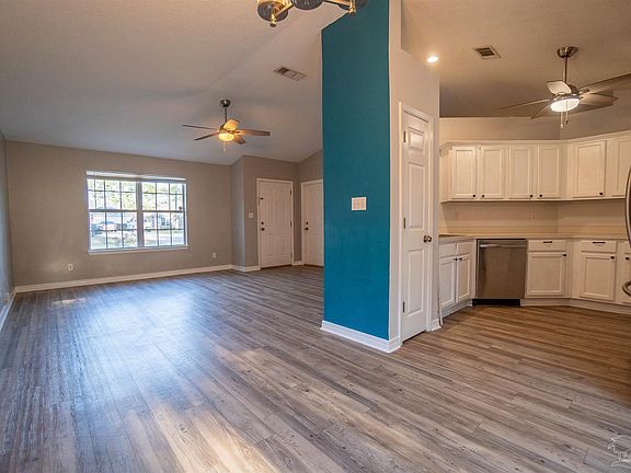 4th image of 2509 Gulf Breeze Ave