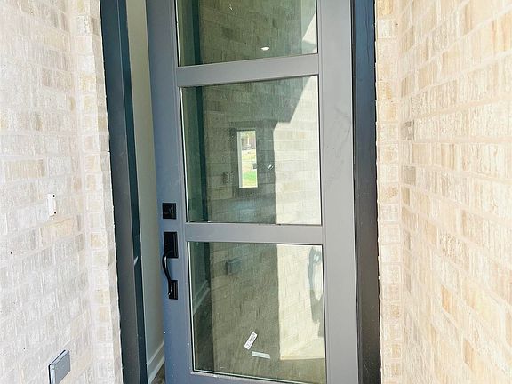 2nd image of 5601 Victoria Ct