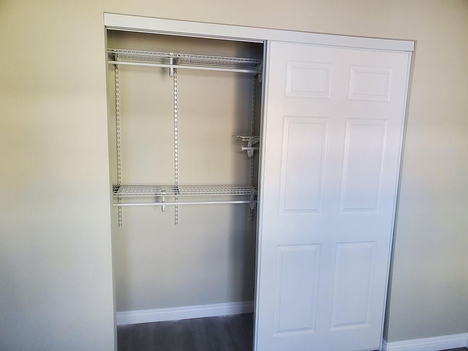 1st image of 917B W Flora St