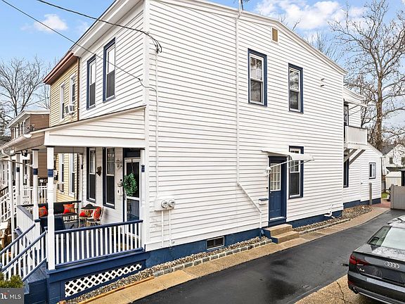 5th image of 110 Potter St