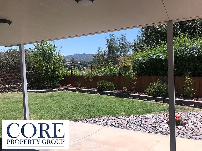 1739 Jasmine St — Photo 17