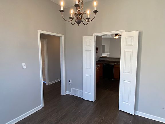 5th image of 936 Spanish Trail Ln