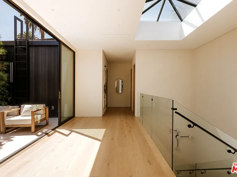 528 Marguerita Ave — Photo 13