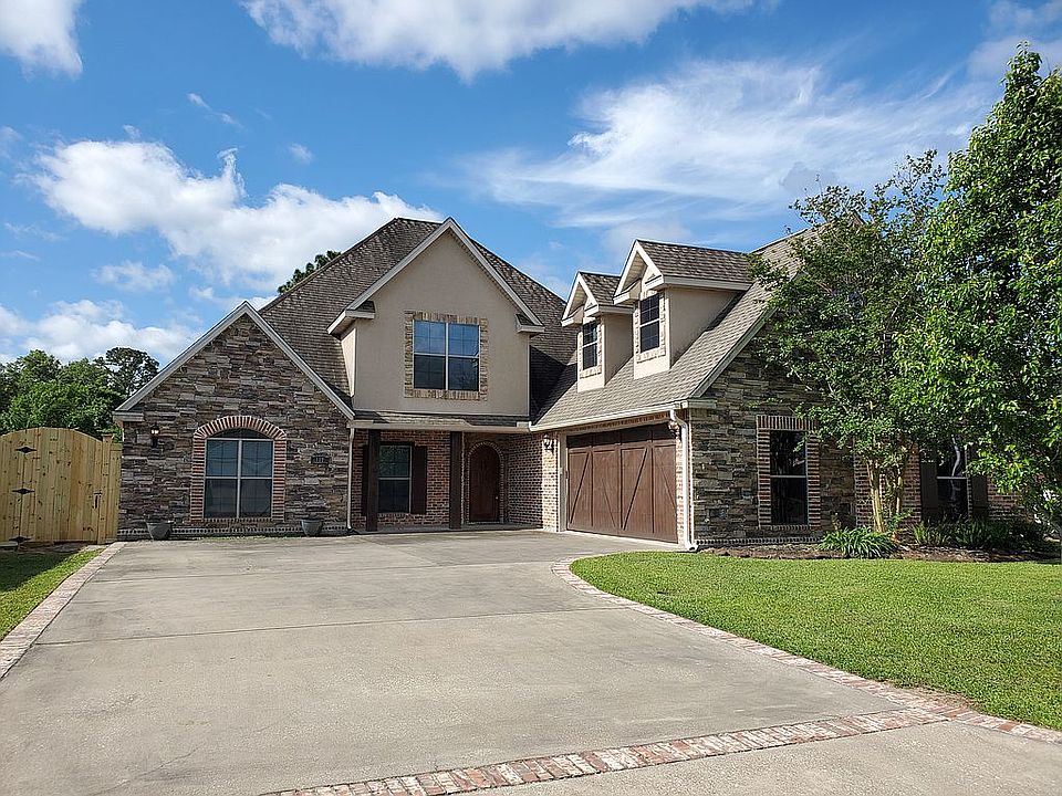 1st image of 117 Parkway Oaks Dr