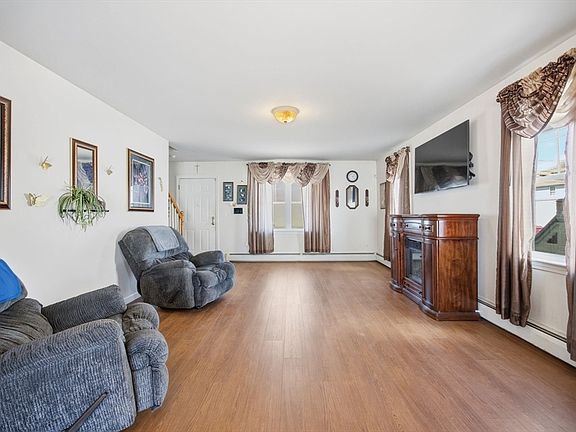 4th image of 232 Reeves Street