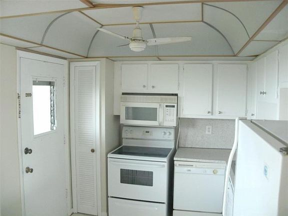 2nd image of 1501 NE 191st St APT 412