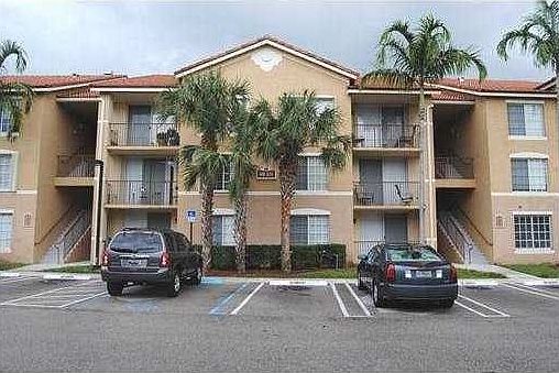2nd image of 223 Villa Cir #223