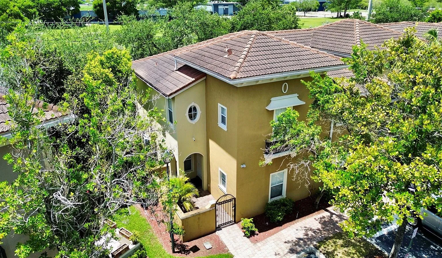 Tuscan Villas Condo — Photo 3