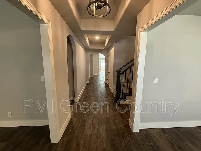 4 bed, 2.5 bath, 3072 sqft, $2,695 — Photo 3
