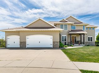 624 Lincoln Ct, Center Point, IA 52213