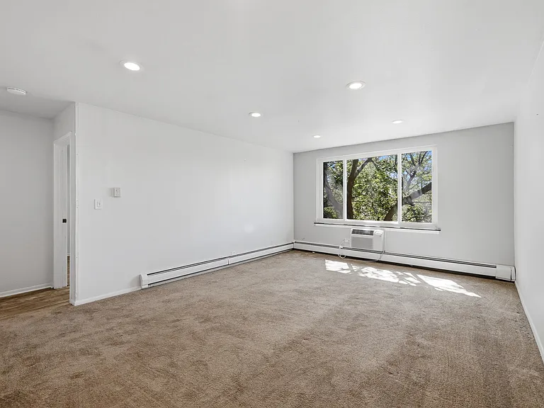 1475 Rebecca Dr — Photo 8