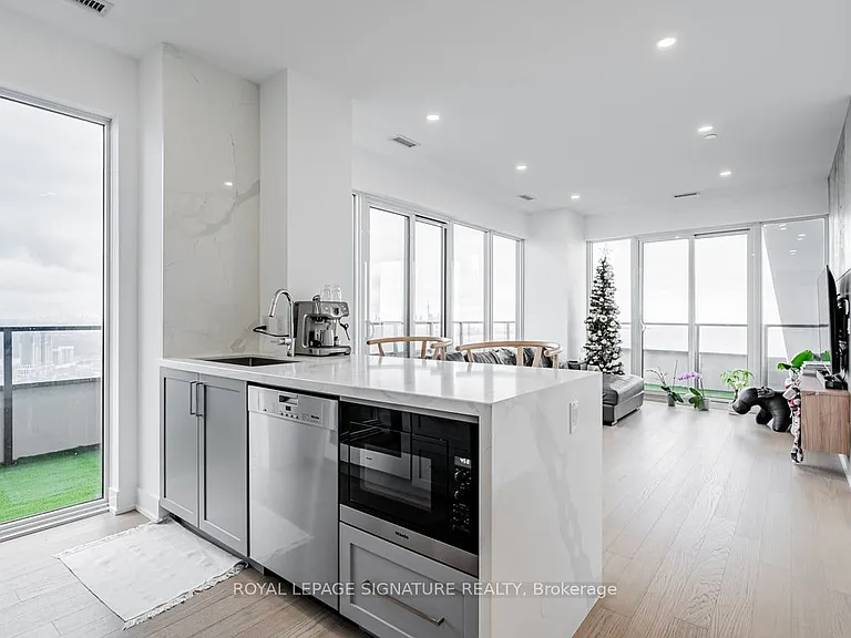 20 Shore Breeze Dr #LPH05B — Photo 6