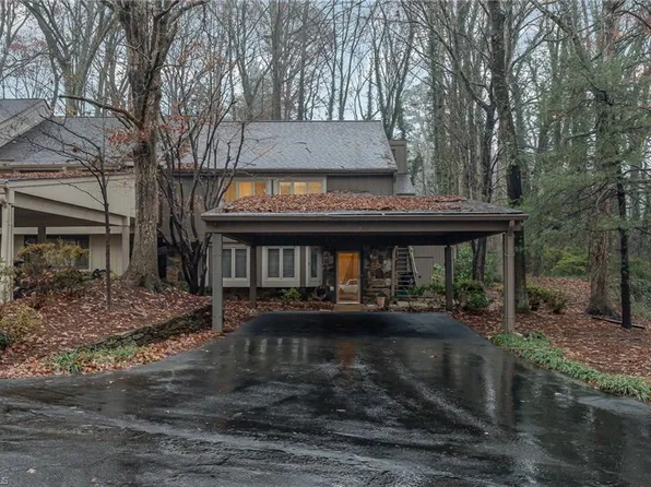 100 Lamplighter Cir, Winston Salem, NC 27104