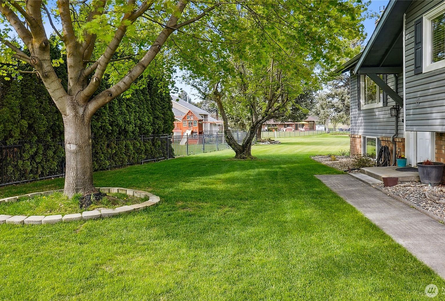 863 S Meadowlark Lane