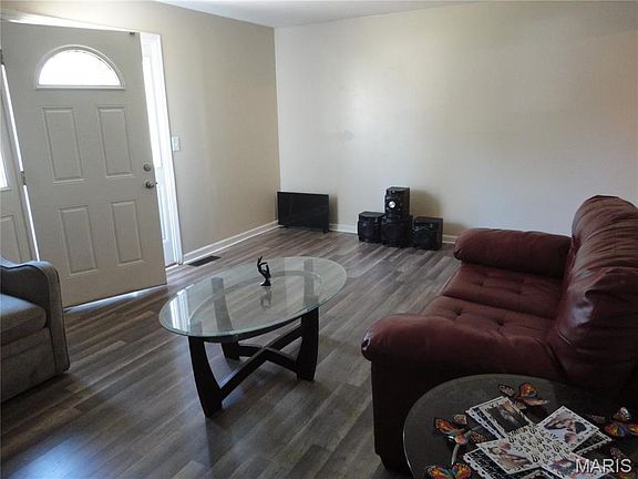 3rd image of 10323 Varnum Dr