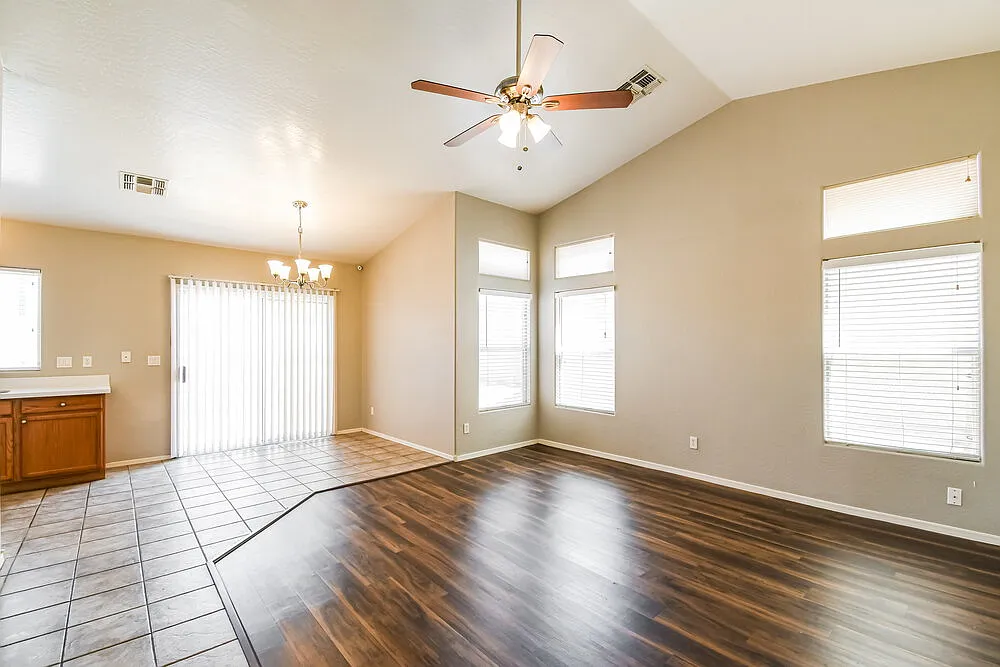 3 bed, 2.0 bath, 1317 sqft, $2,145 — Photo 3