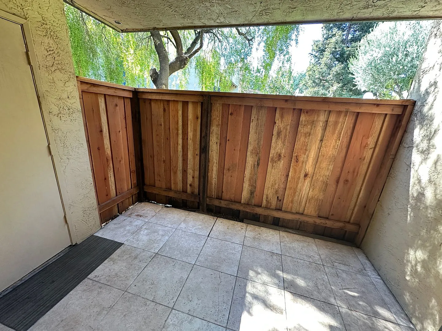 Gated community, downstairs 2 bedroom 1 bath Condo — Photo 4