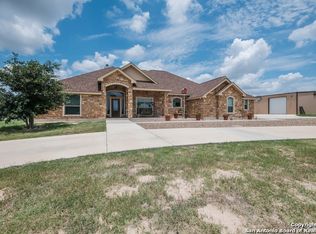 136 Triple Bend Dr, La Vernia, TX 78121