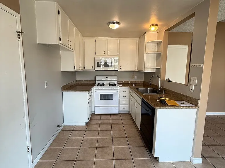 1153 E Foster Rd #A — Photo 10