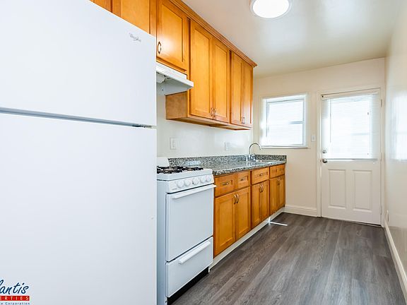 3rd image of 355 N Autumn St APT 1