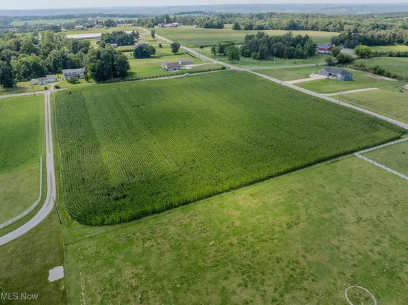 E Moreland Rd, Fredericksburg, OH 44627