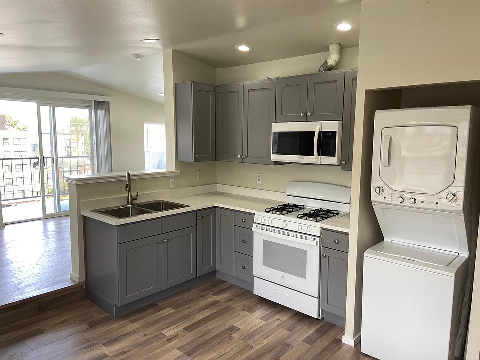 Kitchen/laundry