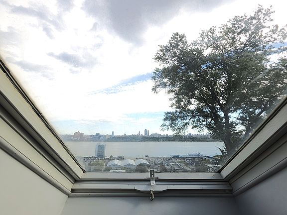 3rd image of 3 Crescent Ave