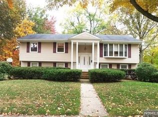 158 Kennedy Ct, Paramus, NJ 07652