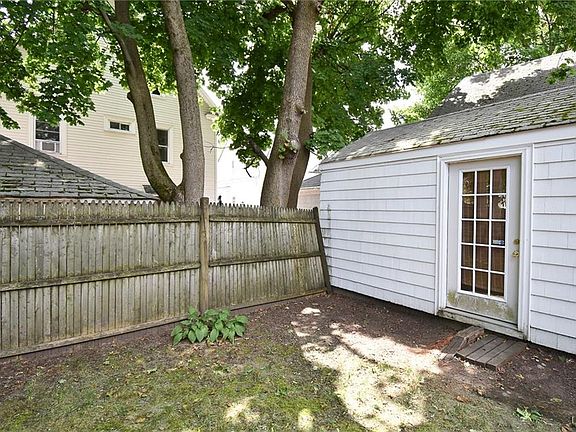 5th image of 154 Babcock St