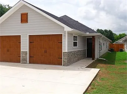 608 E College St #610 — Photo 20