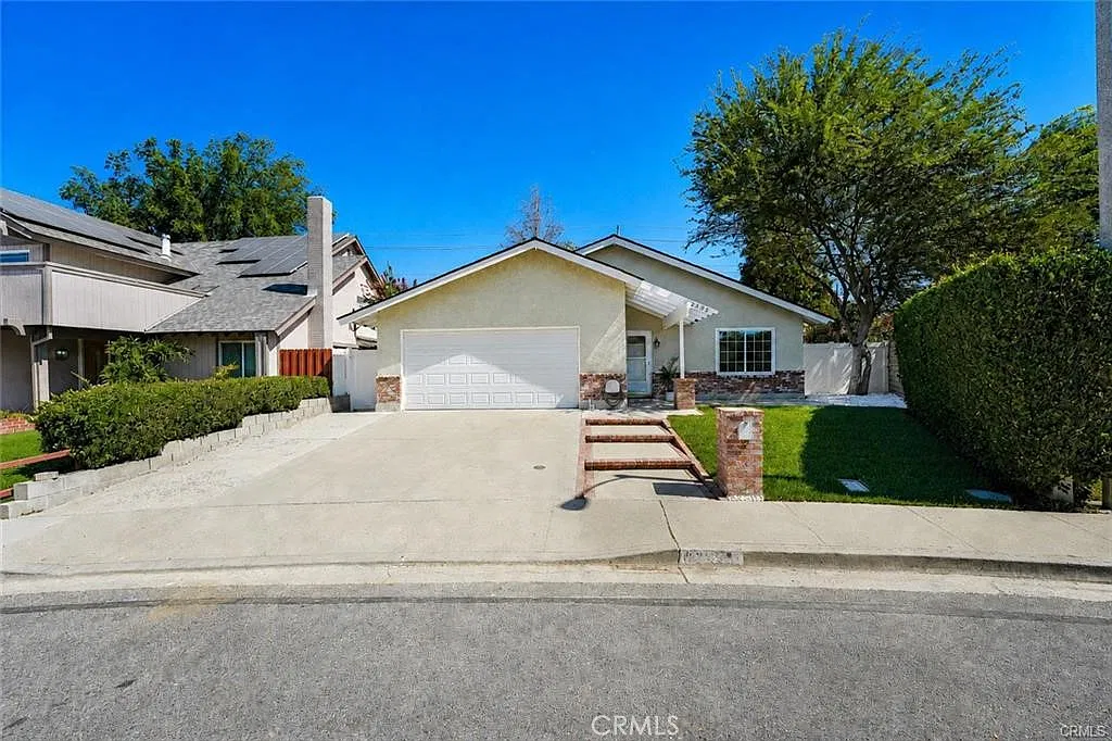 2 bed, 1108 sqft, $3,600 — Photo 2