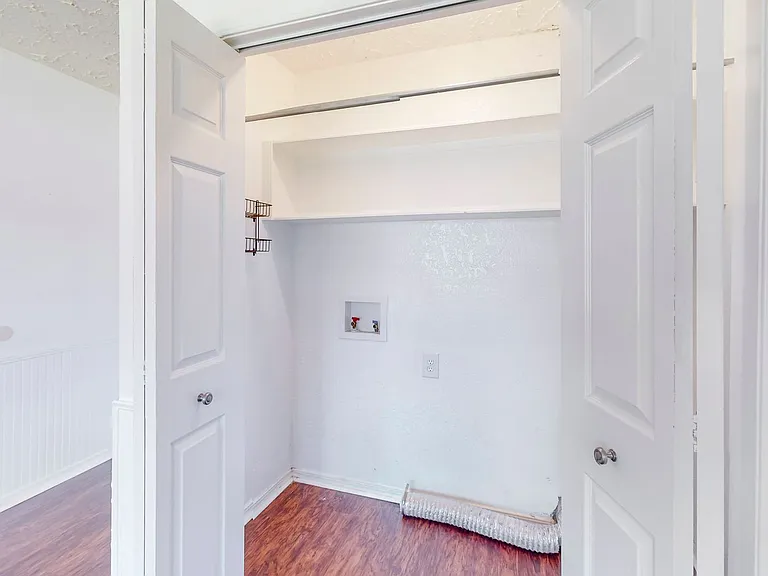 4004 S Maple Ave — Photo 10